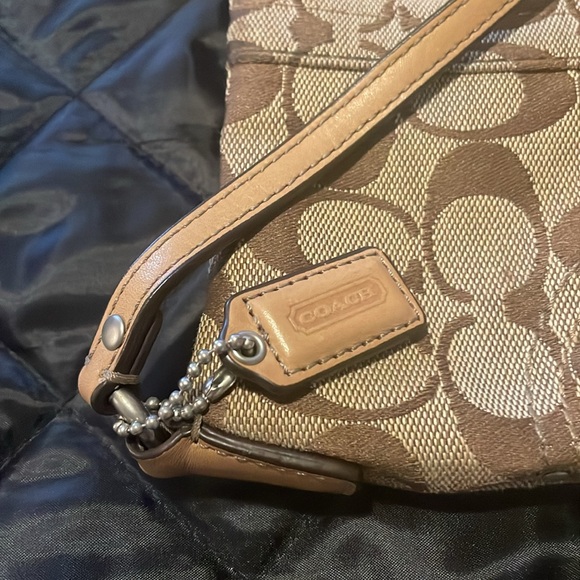 Coach Wristlet 🤎 - Picture 6 of 7